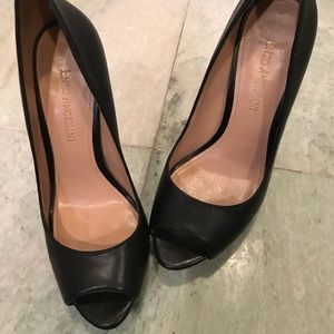 Black leather Enzo Angiolini peep toe pump